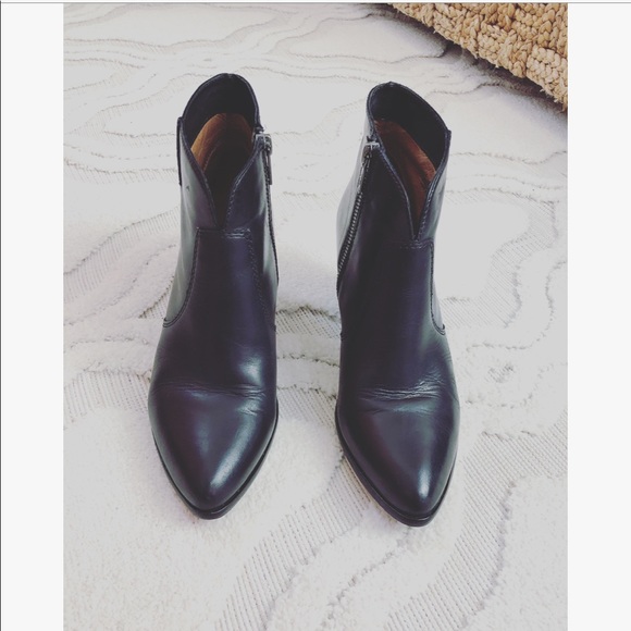 frye jennifer ankle bootie